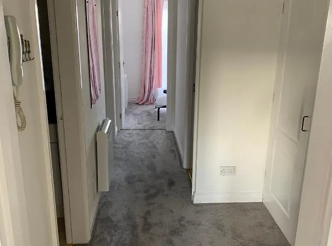 Monkbridge Centre With Parking *